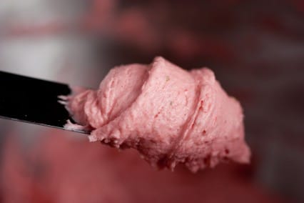 strawberry buttercream frosting