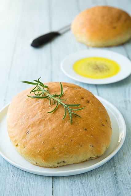 Copycat Macaroni Grill Rosemary Bread