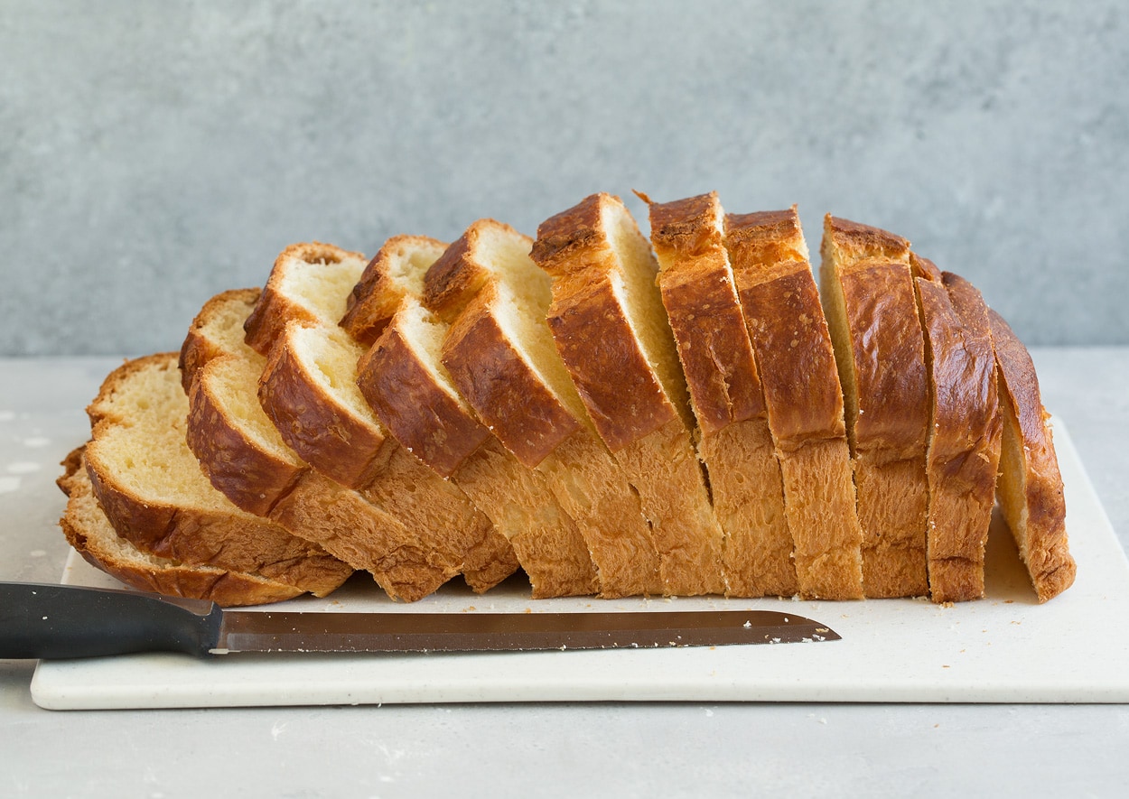 Cutting brioche bread into slices. 