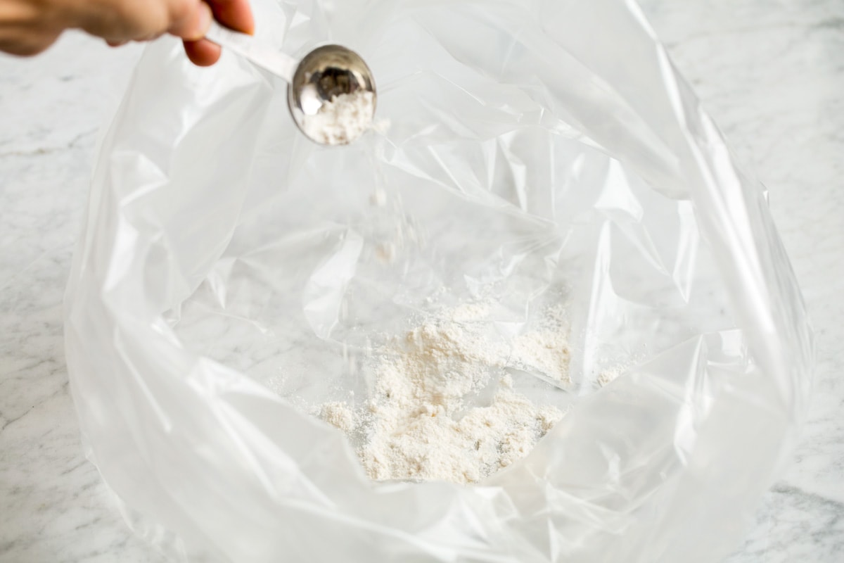 Adding flour to an oven bag.